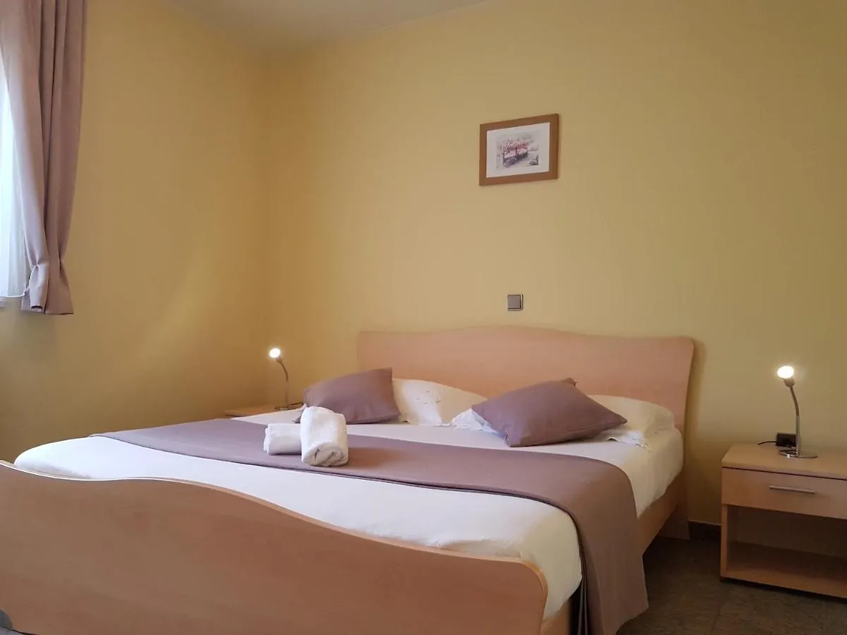 Cosy Villa Near The Beach Zadar