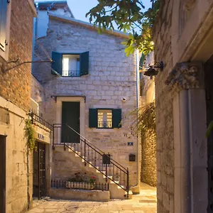 https://old-center-stone-house.splithotels.org
